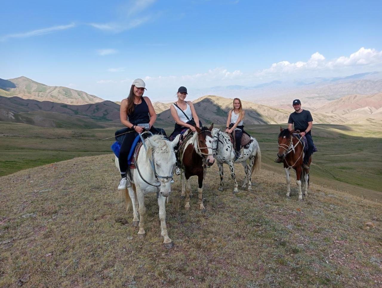 Yurt Camp Azamat At Song Kol Lake Bagysh Kültér fotó