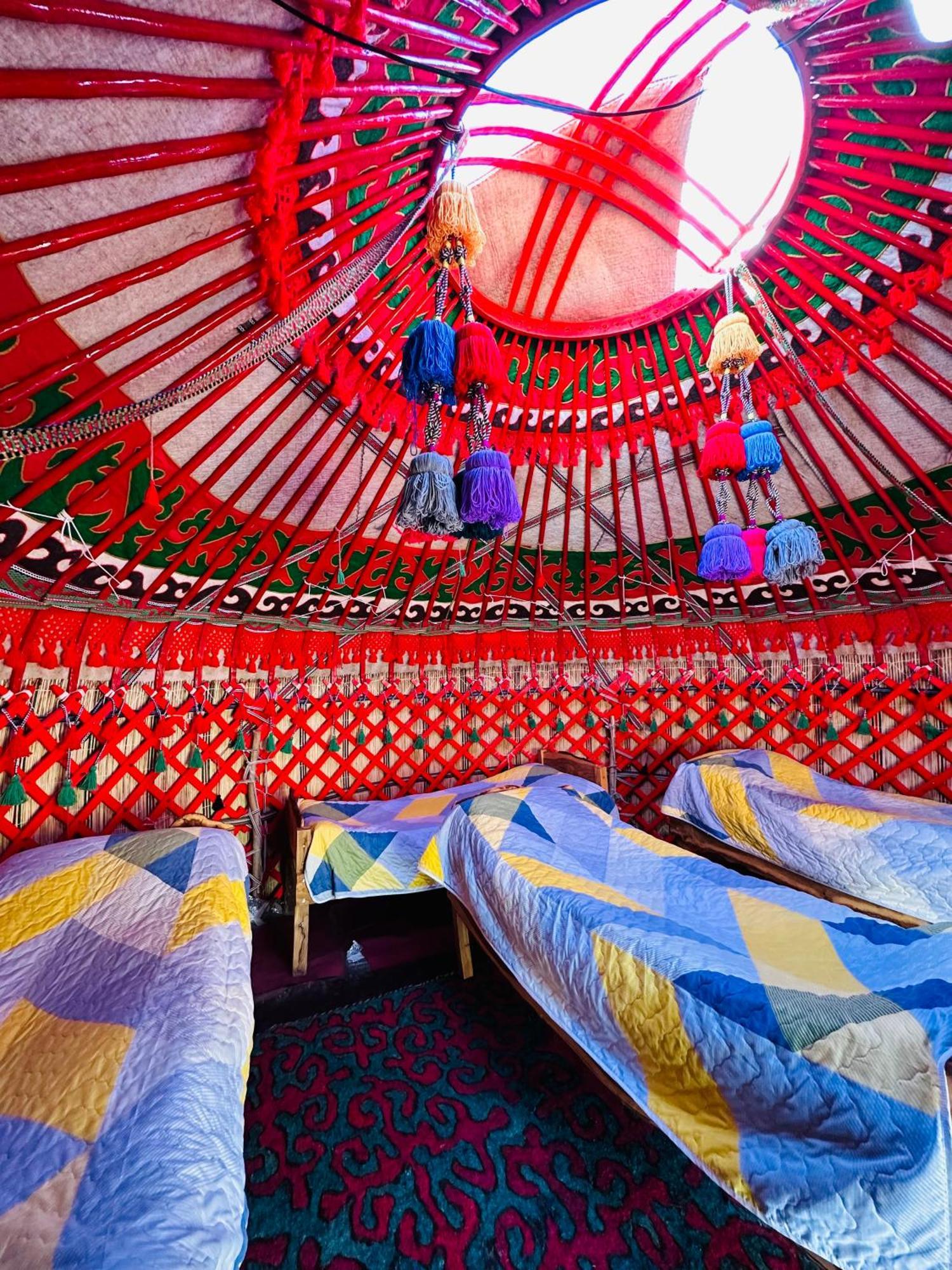 Yurt Camp Azamat At Song Kol Lake Bagysh Kültér fotó