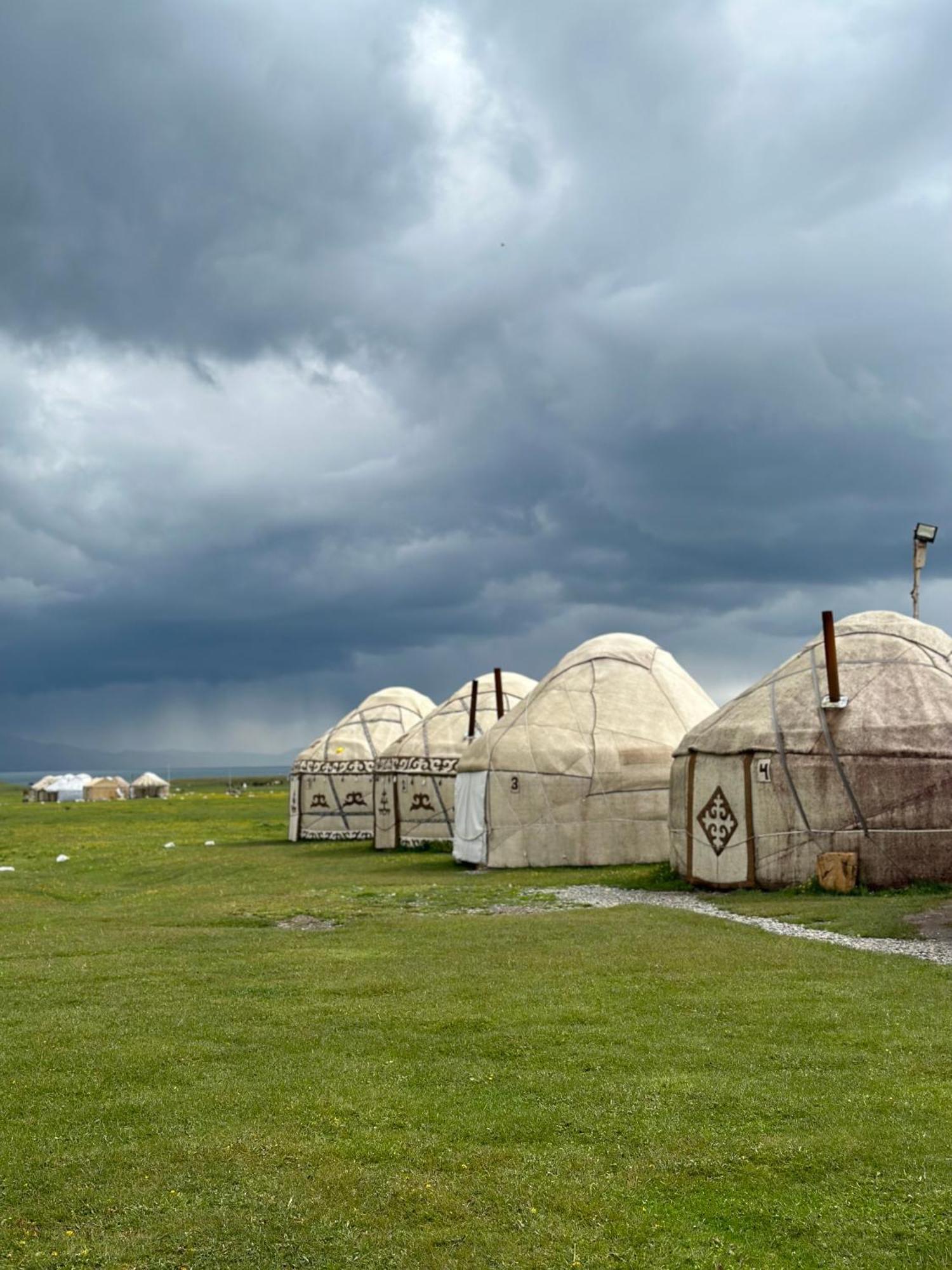 Yurt Camp Azamat At Song Kol Lake Bagysh Kültér fotó